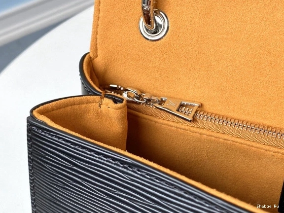 GRENELLE LOUIS VUITTON POCHETTE 0823